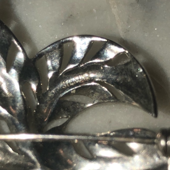 ANTIQUE Art Deco Sterling Silver & Marcasite Leaf Brooch 1.5” x 1.4” 1920s - 30s - Picture 4 of 5